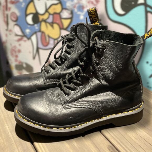 Women’s DR. Martens 1460 Pascal Black Leather Boots Excellent Condition - Picture 1 of 12